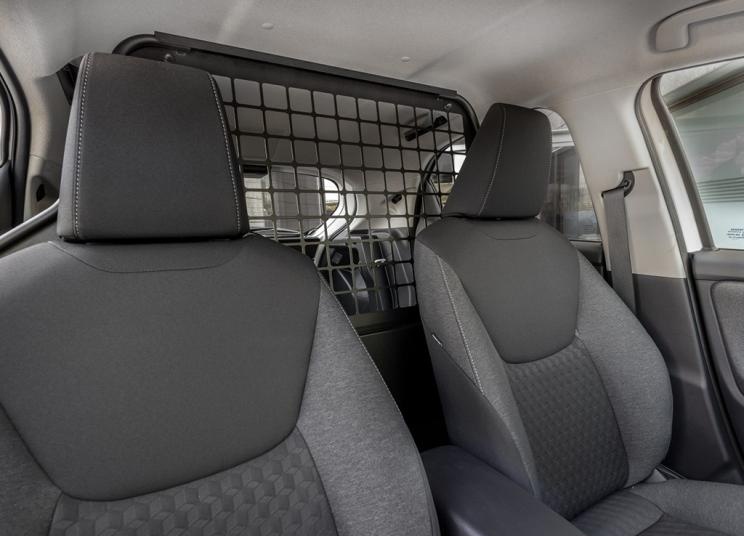 丰田造了一台YARiS Van 后排拆掉当货箱 1.5L自吸拉得动吗？