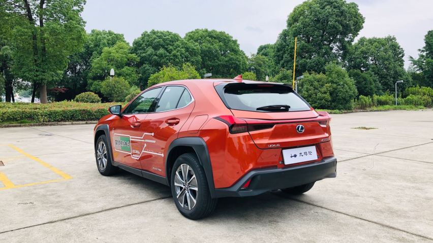 花将近四十万买400公里续航值吗？雷克萨斯UX 300e