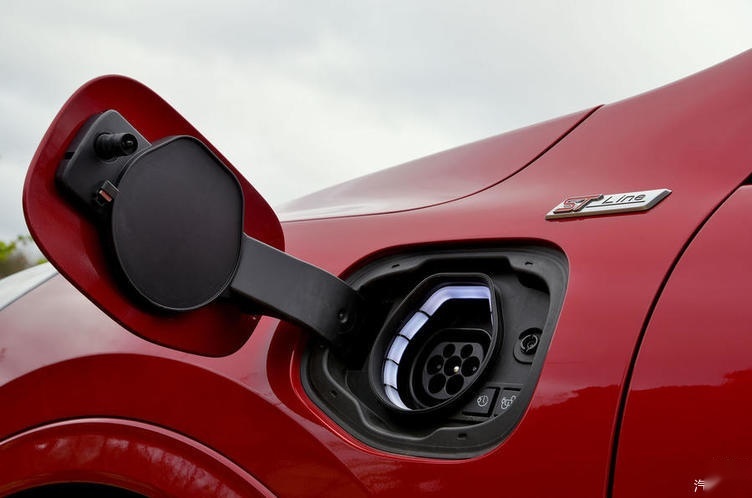 英媒试驾全新福特翼虎PHEV，动感、实用、精致完美