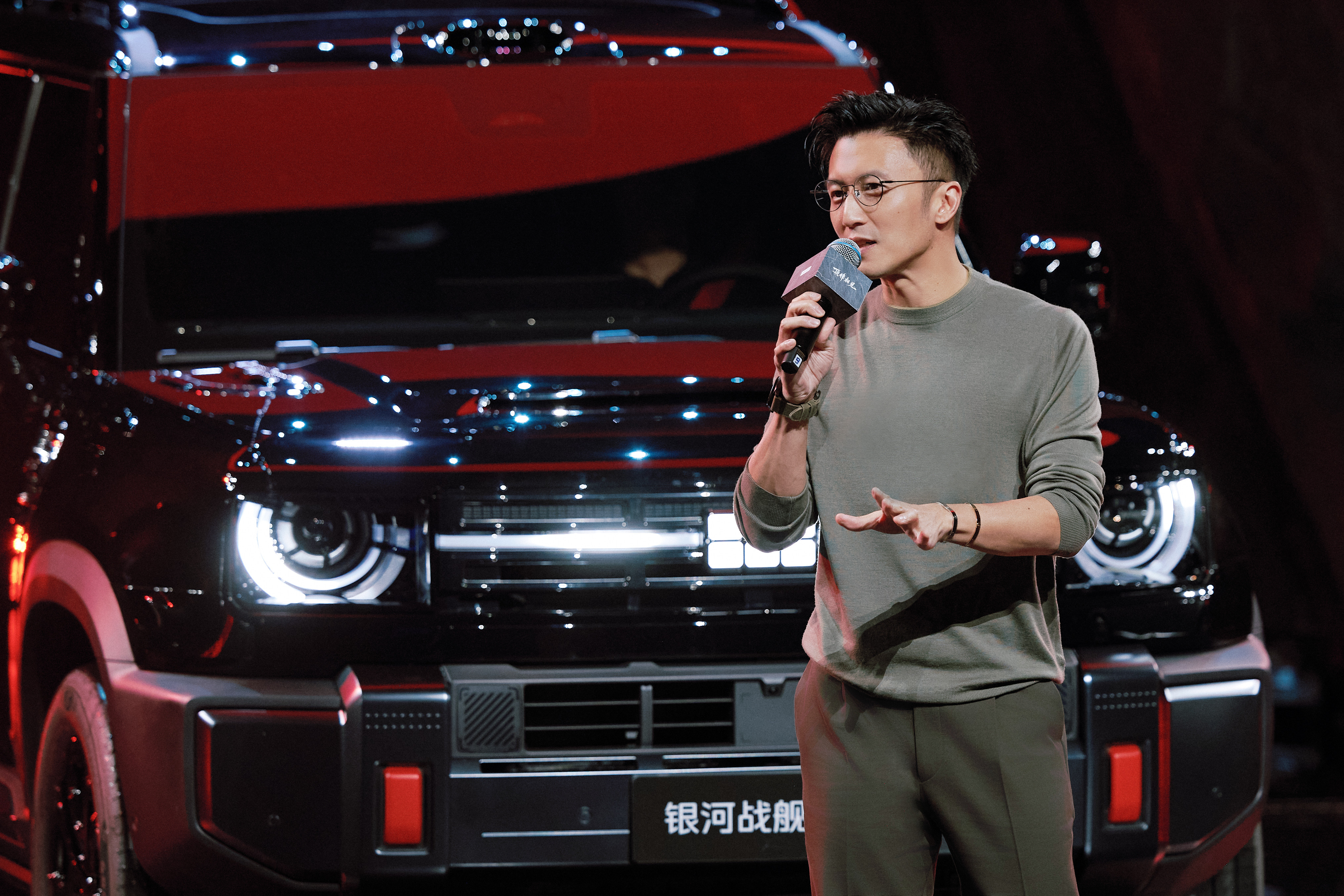 谢霆锋首次代言中国车，为何选银河战舰700？