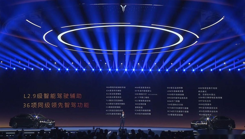 25.28万起，CDC悬架+续航1260公里，岚图追光PHEV排面拉