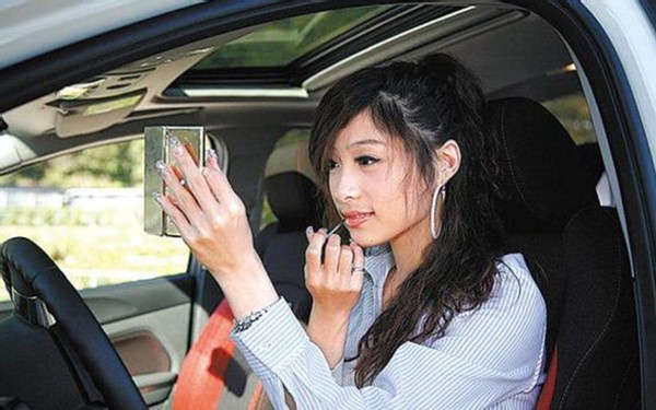 不要致炫、POLO，10万块钱以内有什么车是最适合女生的？