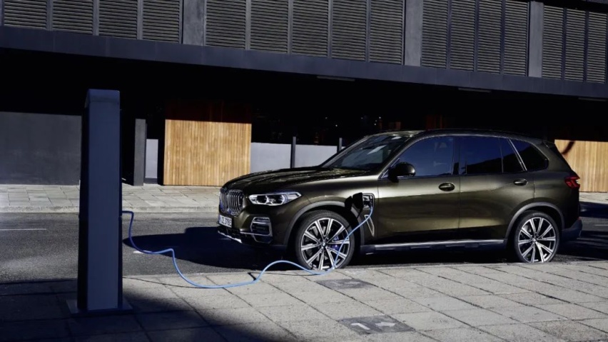 X5 xDrive45e是行业的搅局者？他们是这么说的...