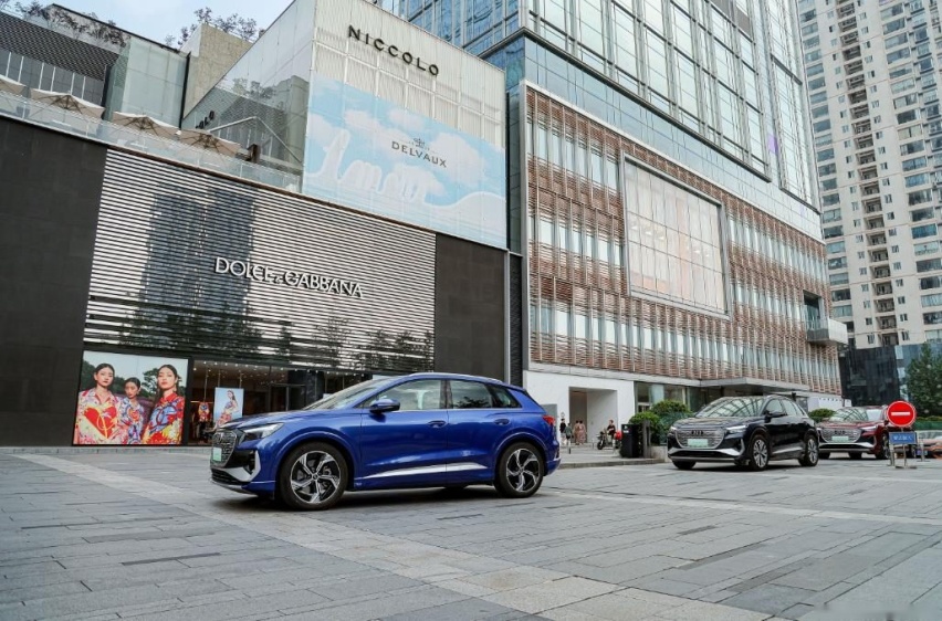 德味十足的纯电SUV，奥迪Q4 e-tron山路表现让人上瘾