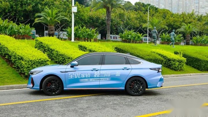 试驾奇瑞艾瑞泽8：全优家轿，独当每一面