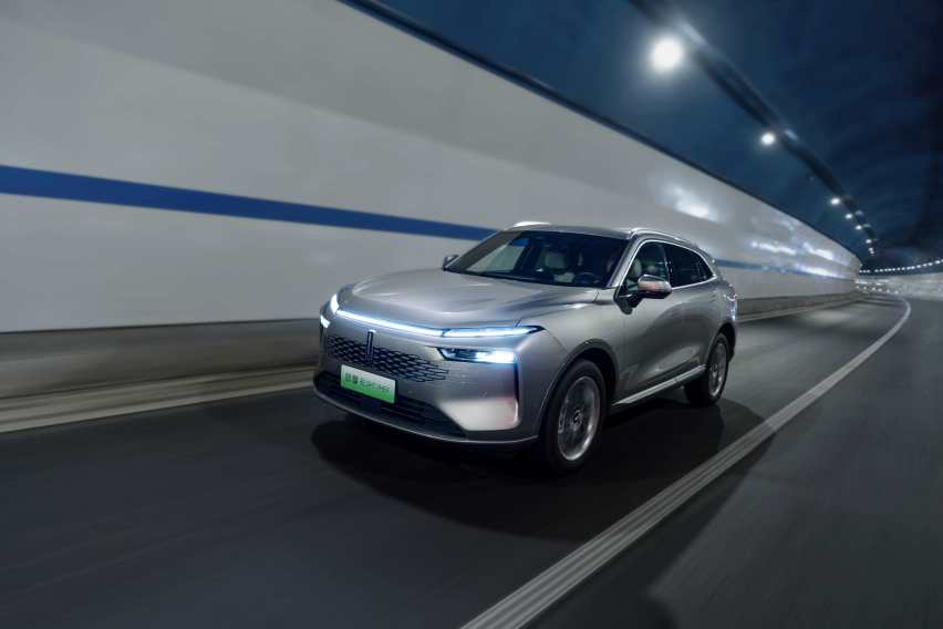 可油可电的大五座SUV，新摩卡DHT-PHEV和护卫舰07，怎么选？