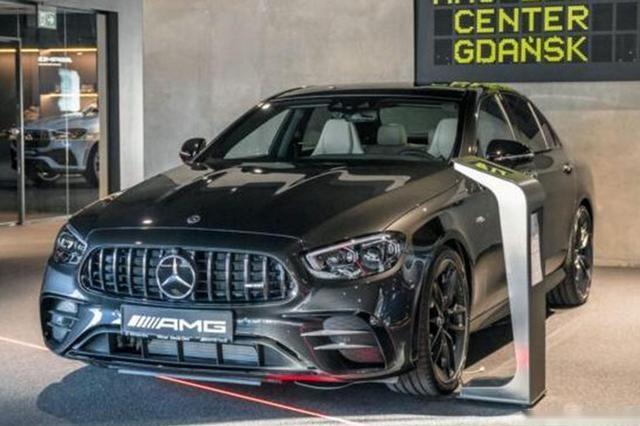 新款奔驰AMG E53海外实拍图 百公里加速仅4.4s
