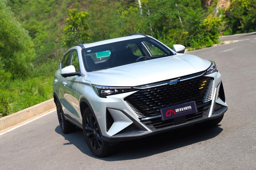 “进取新青年”该如何定义？长安欧尚X5 PLUS降维打击缤越COOL