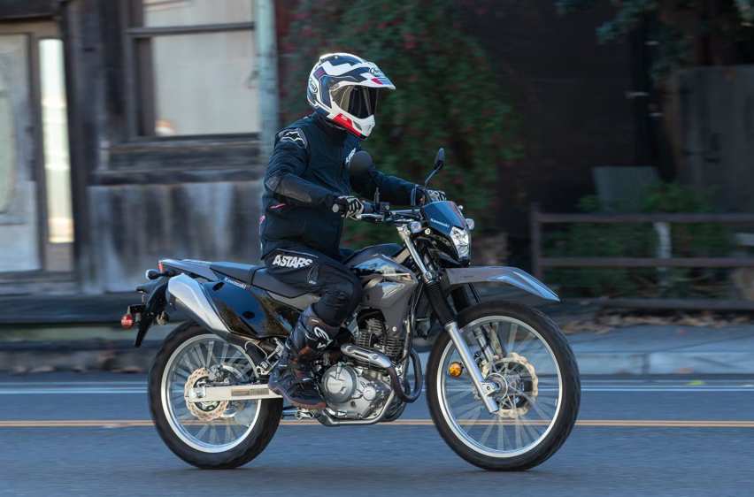 2023款川崎KLX230 详解，动力减震同时调整，对越野新手更为友好