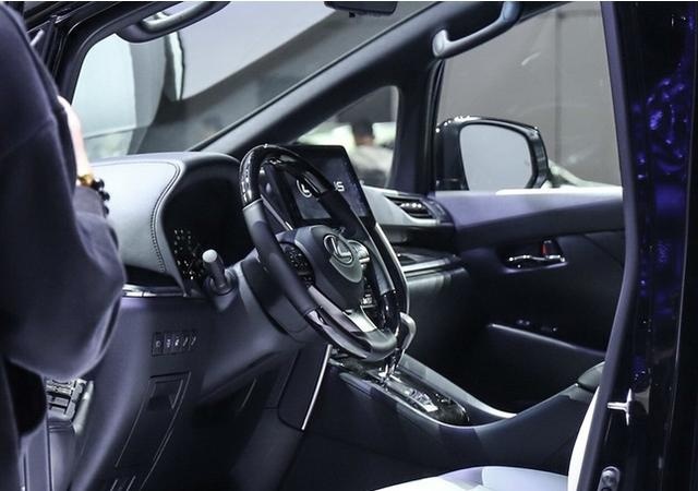 雷克萨斯LM正式开售116.6-146.6万元 加价幅度惊人