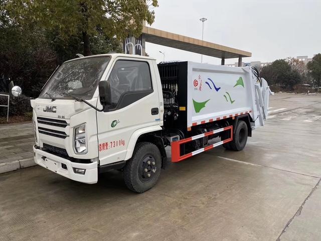 为环保做贡献——江铃5-6方环卫压缩垃圾车