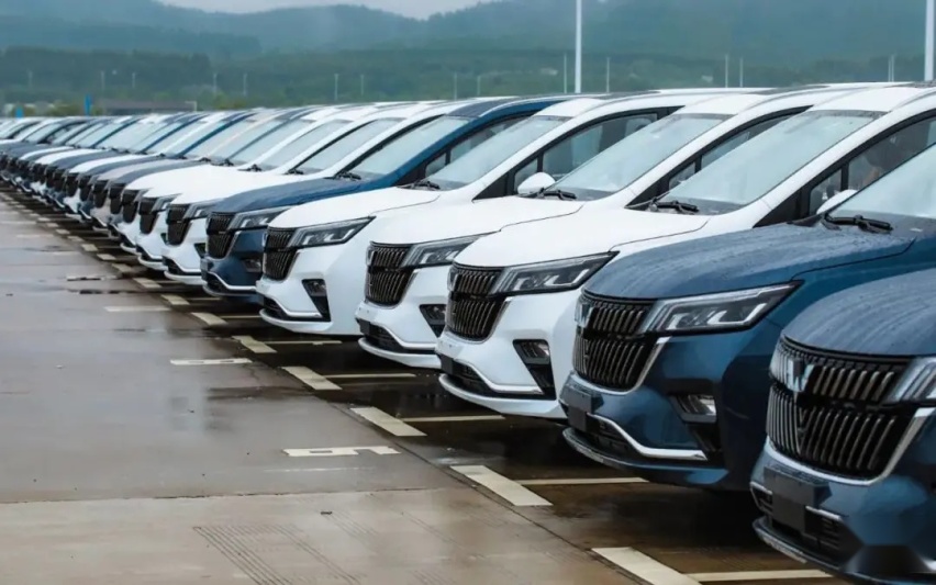 最便宜的家用MPV 五菱佳辰即将预售 独立二排可移动120mm