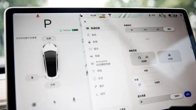 UX 300e的温度与情感，是Model 3这类新势力所给不