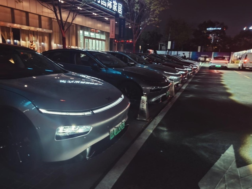 小鹏P7交付一周年，我也有了自己的P7