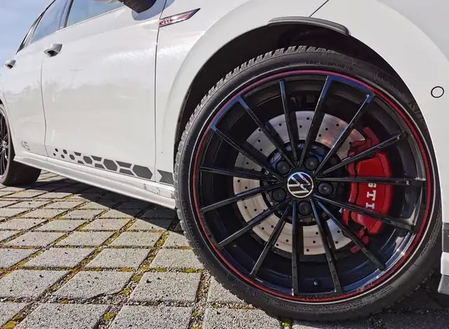 朋友再见，这就是终点 | 海外试驾高尔夫8 GTI Clubsport
