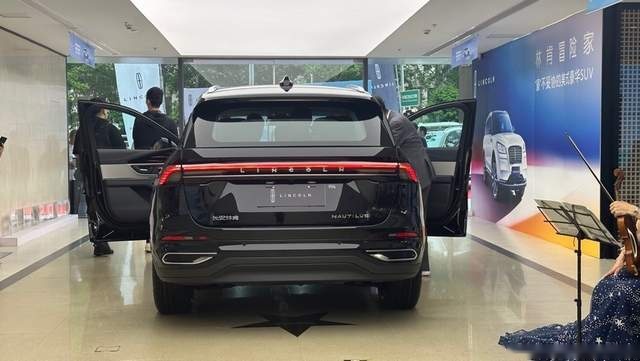 2023款林肯航海家静态体验，4K环绕大屏堪称同级油车“卷王”