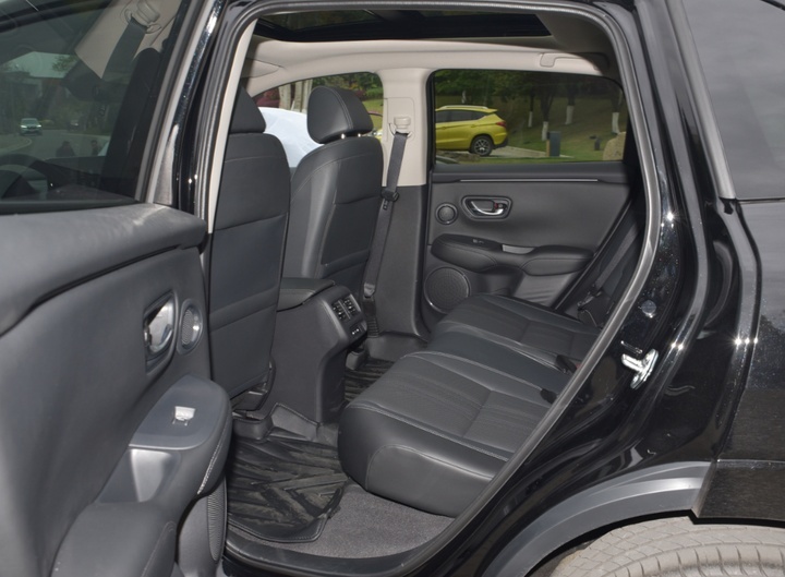 入门级紧凑型SUV，全新东风本田HR-V和日产逍客，选哪个？
