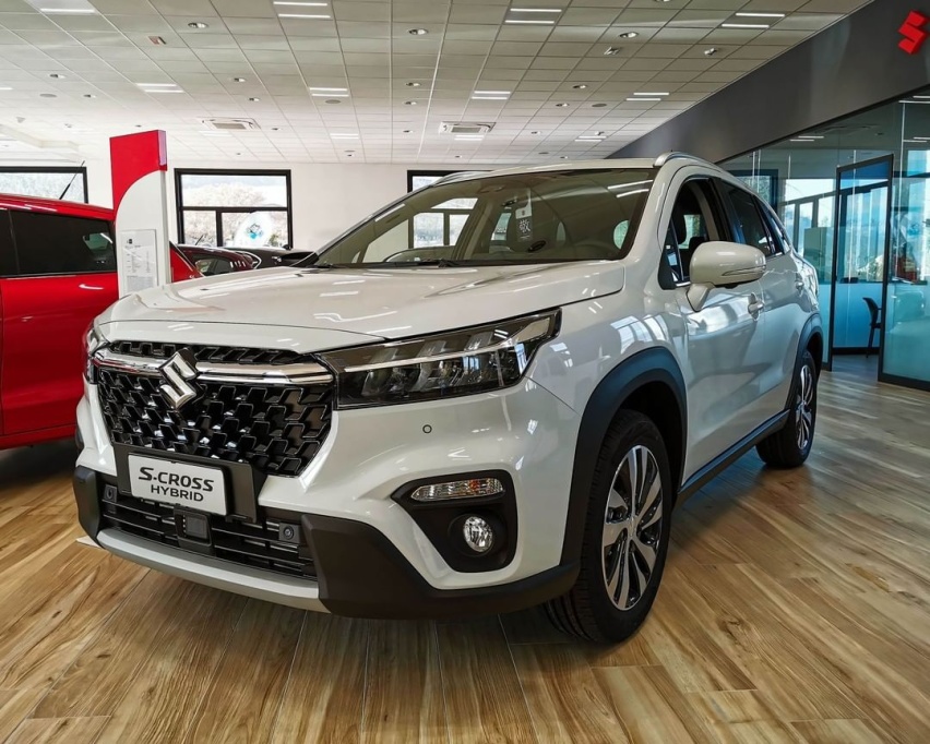 似丰田RAV4！全新铃木S-cross海外实拍，造型硬朗，国产能大卖？