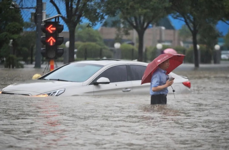 郑州超40万辆汽车受灾，遇上暴雨水浸，你是车主会怎么做？