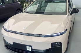 零跑 B01导购手册：10万级“卷王”的六张面孔，哪款才是你的菜？