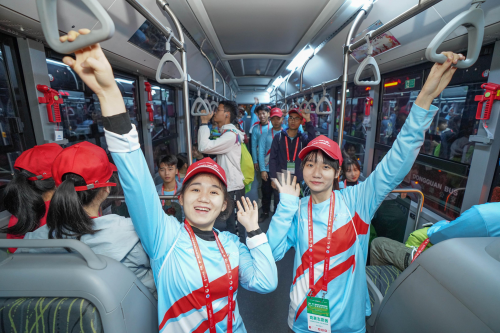 华南地区首批高端智能网联公交！30辆宇通U10助跑国际马拉松