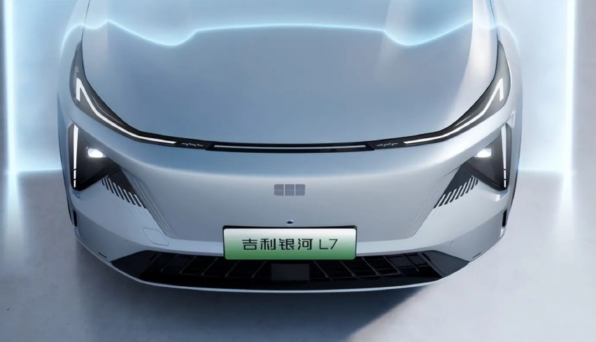 吉利银河L7上市 13.87万对标比亚迪宋PLUS DM-i 能赢吗？