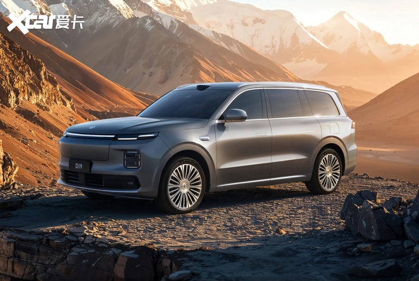 零跑D19内饰曝光!17.3英寸中控屏+21英寸后排屏+8升冰箱+6座