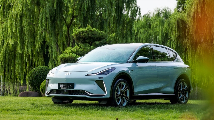 更适合城市的智能SUV，搭全程Ai舱的智己LS7上市，28.98万起