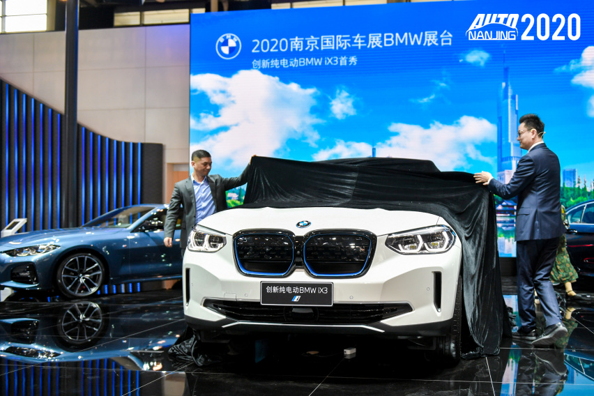 小鹏P7、全新路虎卫士、奥迪S4、两厢思域、宝马i8全新亮相
