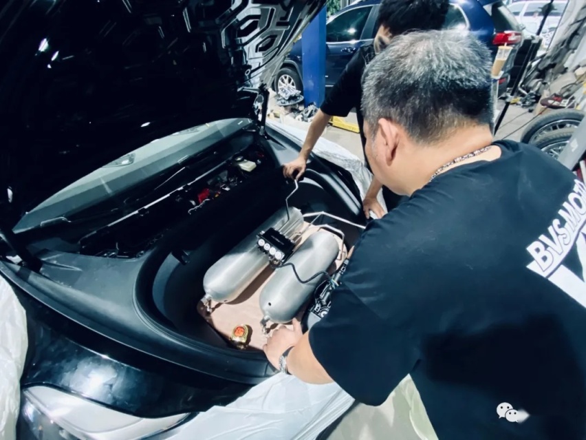 这辆特斯拉Model 3应该刹得住，提车之前刹车改件都准备好了