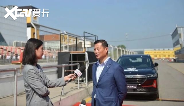岚图展台引来徐留平驻足，东风竺延风放手一搏能否马到成功？
