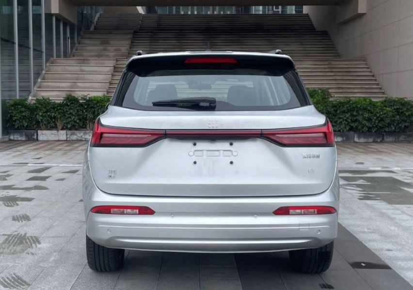 比亚迪混动+华为车机？还是7座中型SUV 全新蓝电E5实力出众！