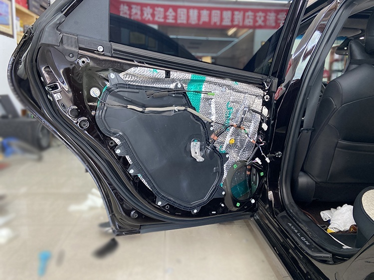 哈尔滨小蒋汽车音响改装丰田亚洲龙，黄金声学，JBL汽车音响