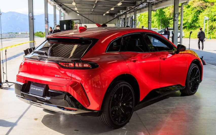 向德系豪华SUV发起挑战：40万的皇冠SUV，你会买不？