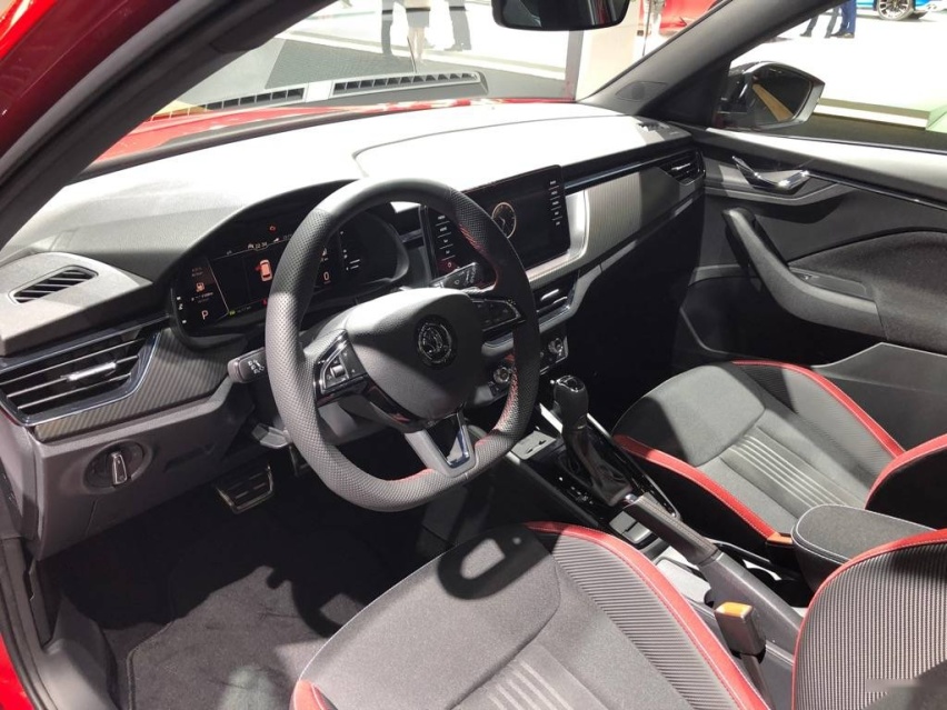 autohomecar__ChsEfF12uS-AbtgJABry8o4oR0A420resiazed.jpg