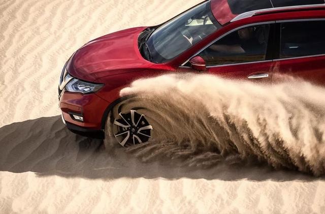 RAV4向左，奇骏向右，谁才是突围车市寒冬的正确方向