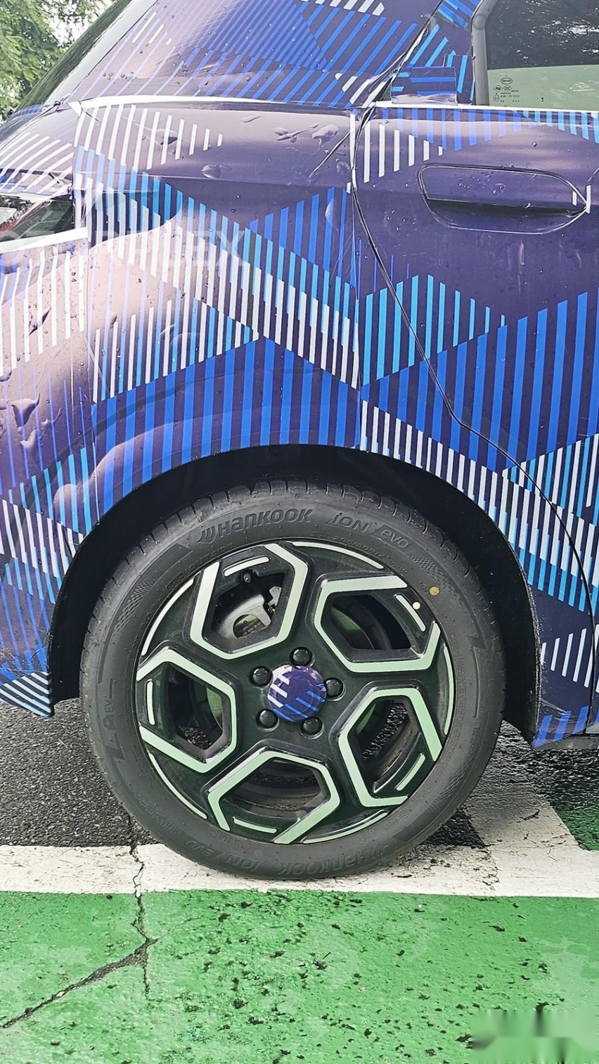 比亚迪海豚韩国道路测试曝光，将在今年上市！