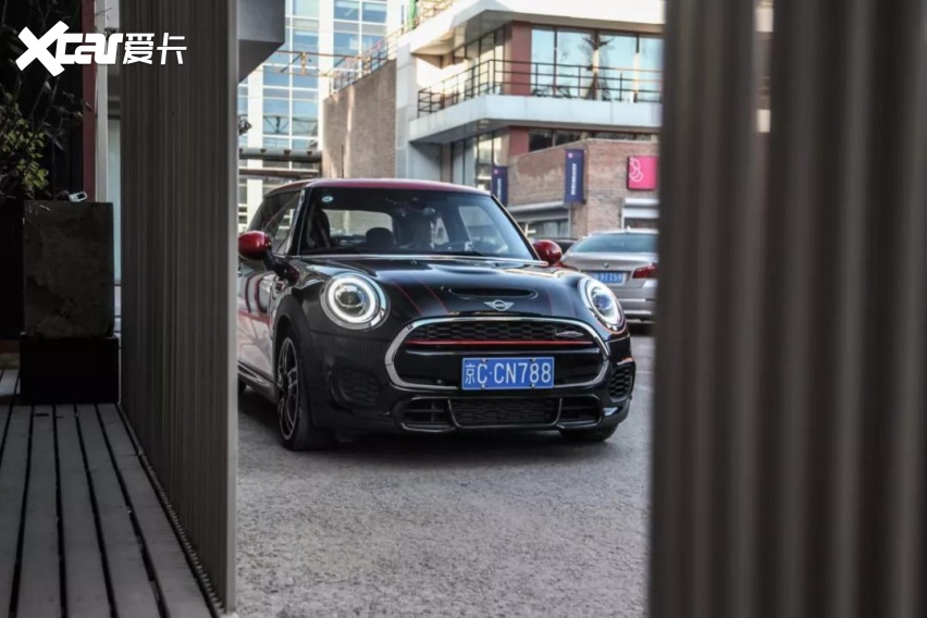 买回来第一步改排气换轮胎！直男试驾MINI JCW