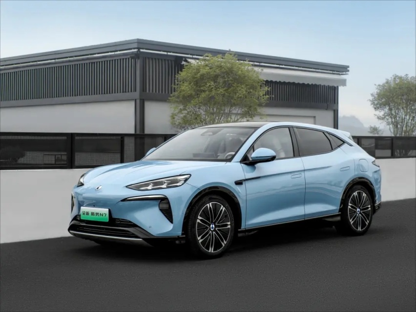 售价23.98-32.98万元 新款腾势N7上市 竞争特斯拉Model