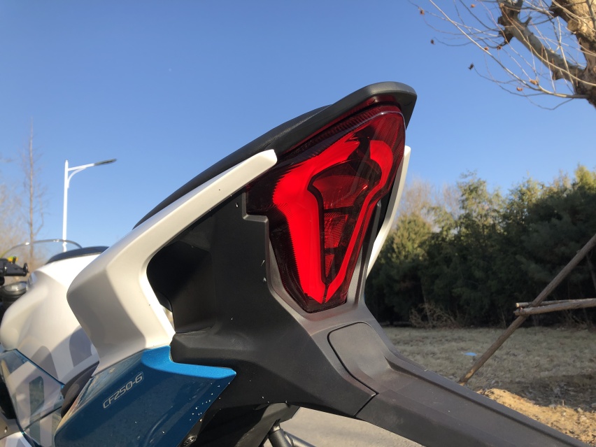 开箱春风250SR，简单聊聊两万价位摩托车