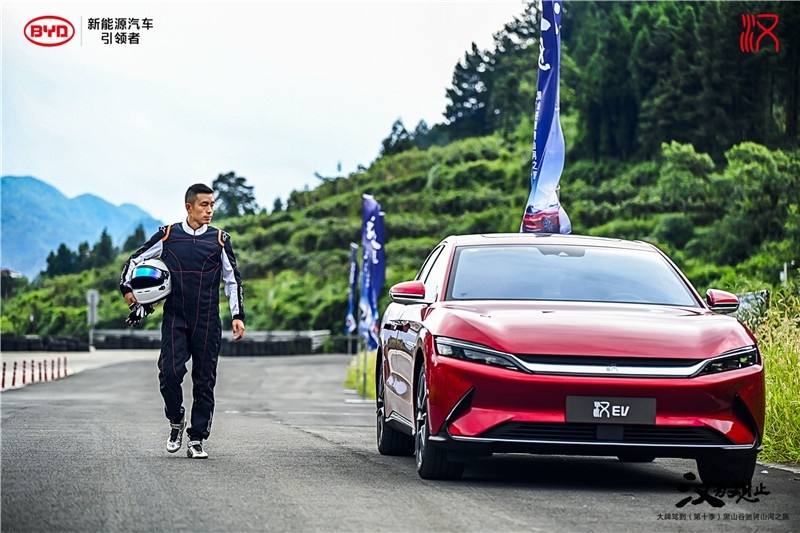 赛道初试比亚迪汉EV：性能猛兽的爆发时刻