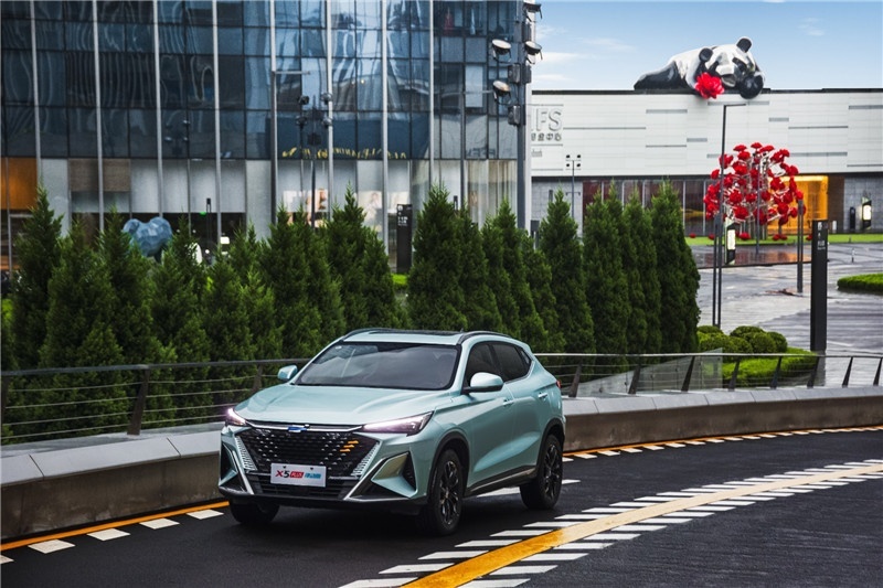 长安欧尚X5PLUS家族添新！先锋型 律动版9.69万元登场