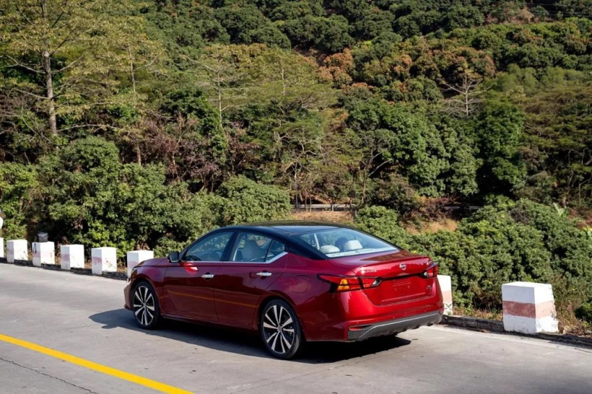 买车送沙发，最高优惠3万，15万左右就能拿下日系B级车？