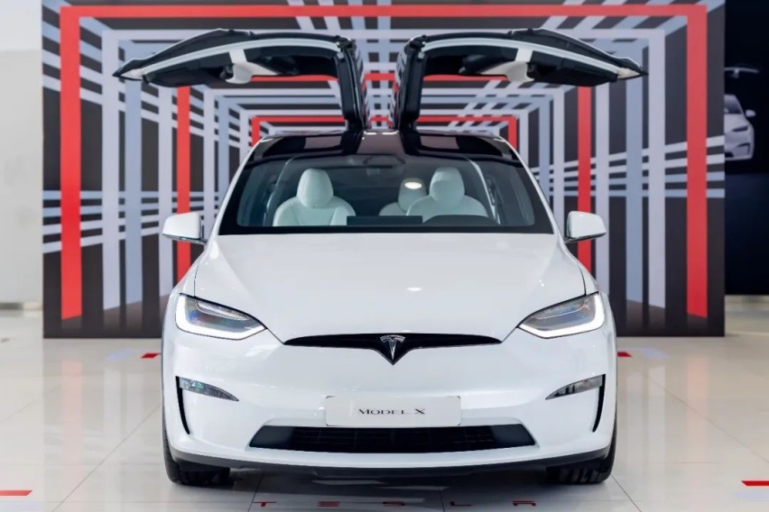 “地表最强SUV”＋人形机器人 金陵再迎特斯拉Model X