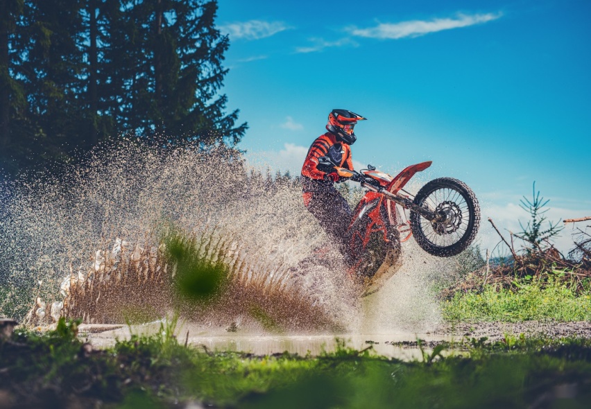 新款KTM 690 Enduro R/SMC R 小改款登场