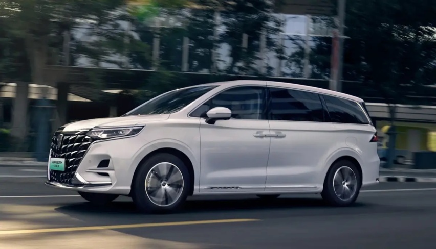 中大型MPV 19.99万元起，B级轿车9.98万元起，上汽荣威双车上