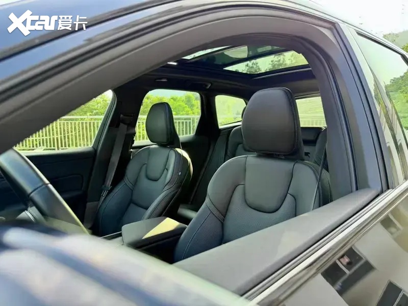 全新XC60黑武士：沃尔沃不装了，这次直接把北欧性冷淡穿成了一身黑