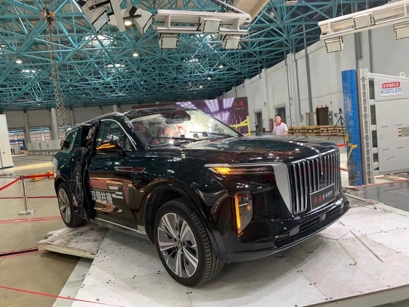 红旗E-HS9首次双侧柱碰试验完成，电池组安全过关