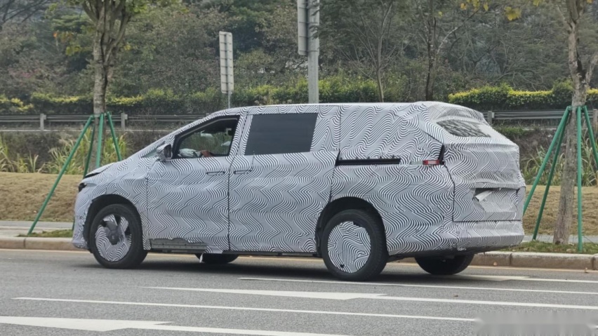 小鹏全新MPV，续航或超700公里，充电比极氪腾势快？