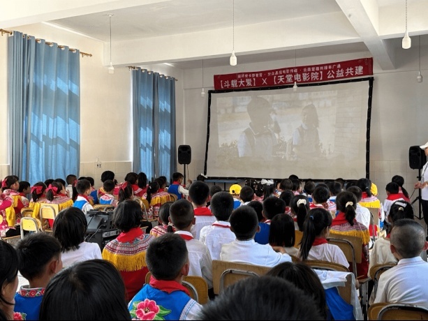 从“越野悍将”到“公益使者”，福特F-150猛禽车主的多面人生
